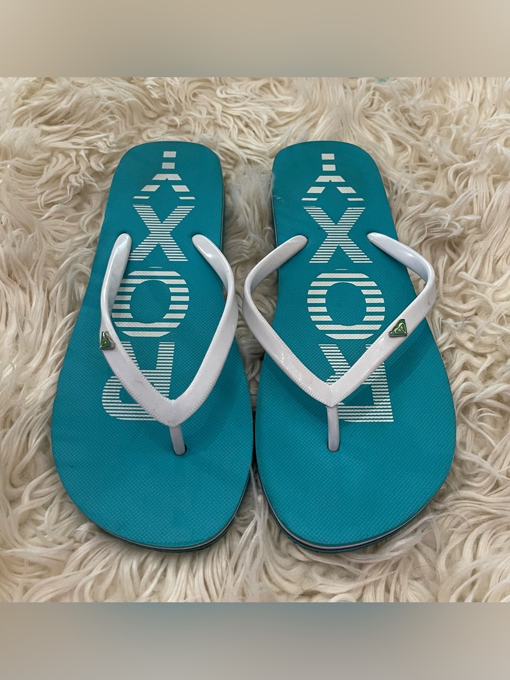 Roxy sz 8 Turquoise Flip Flops with White Straps. So adorable!